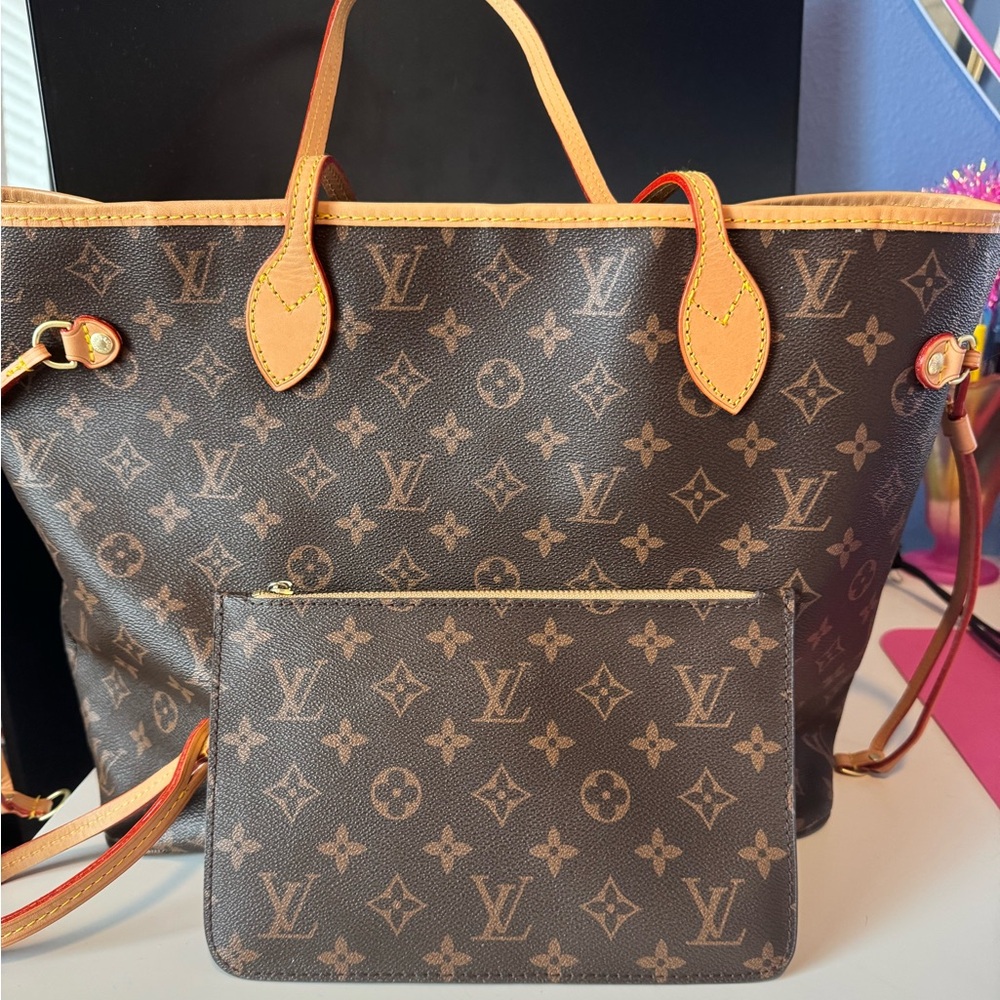 Louis Vuitton Neverfull mm 1:1 tote with pouch - Read details.